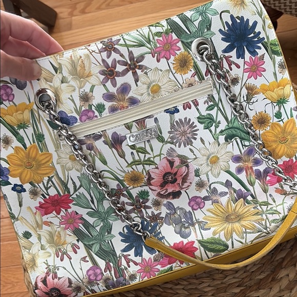 Carlos by Carlos Santana Vibrant Yellow and Pink shoulder bag with chain handle - Picture 10 of 10